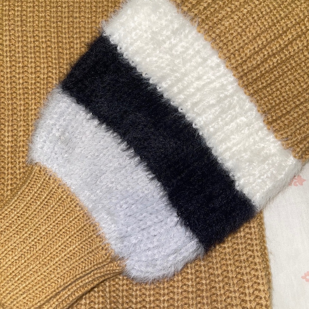 Sweater - Picture 3 of 3